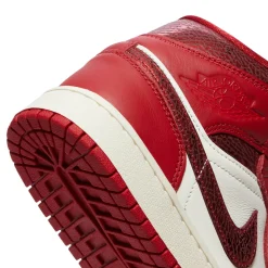 Air Jordan 1 Mid SE Womens