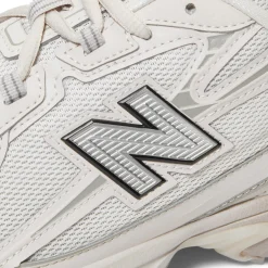New Balance 740