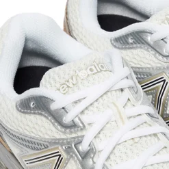 New Balance 860v2