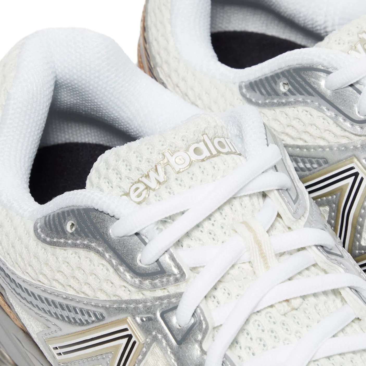 New Balance 860v2