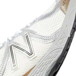 New Balance 860v2