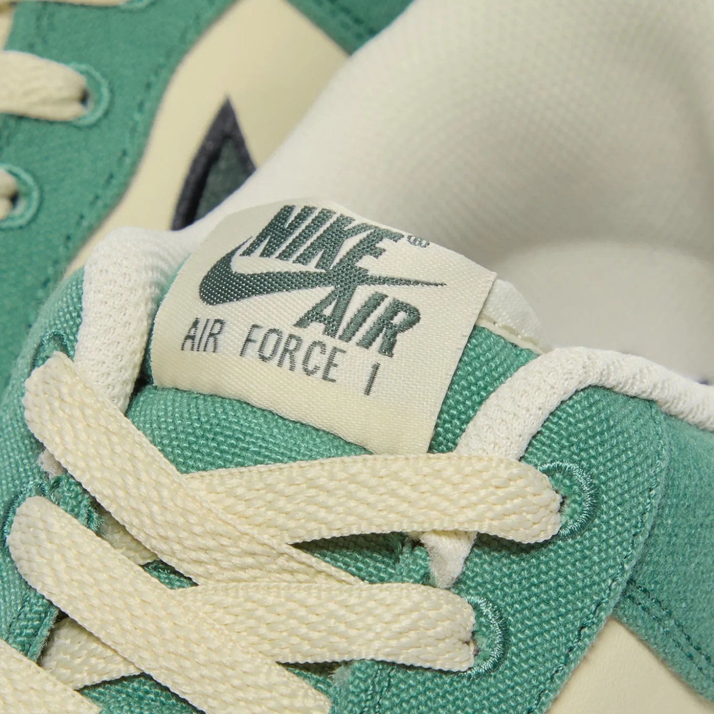 Nike Air Force 1 '07 LV8