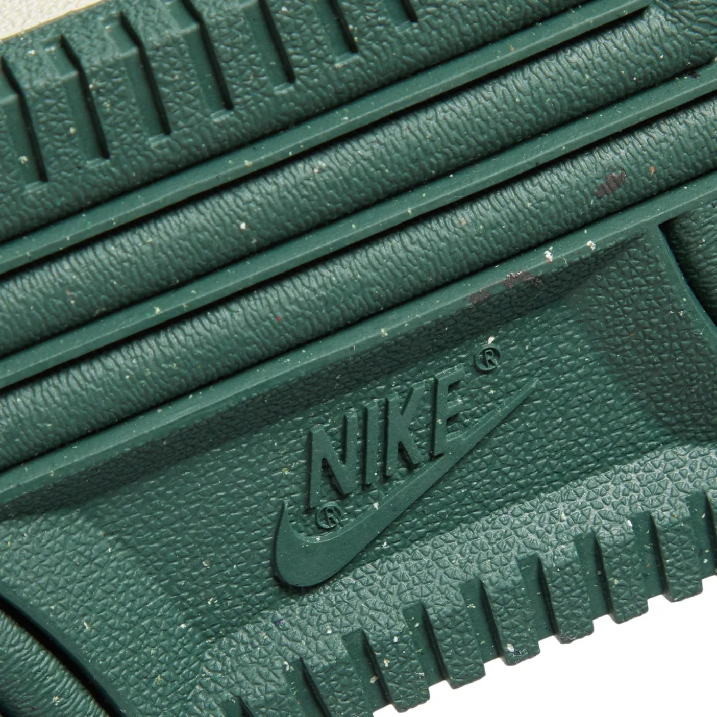 Nike Air Force 1 '07 LV8