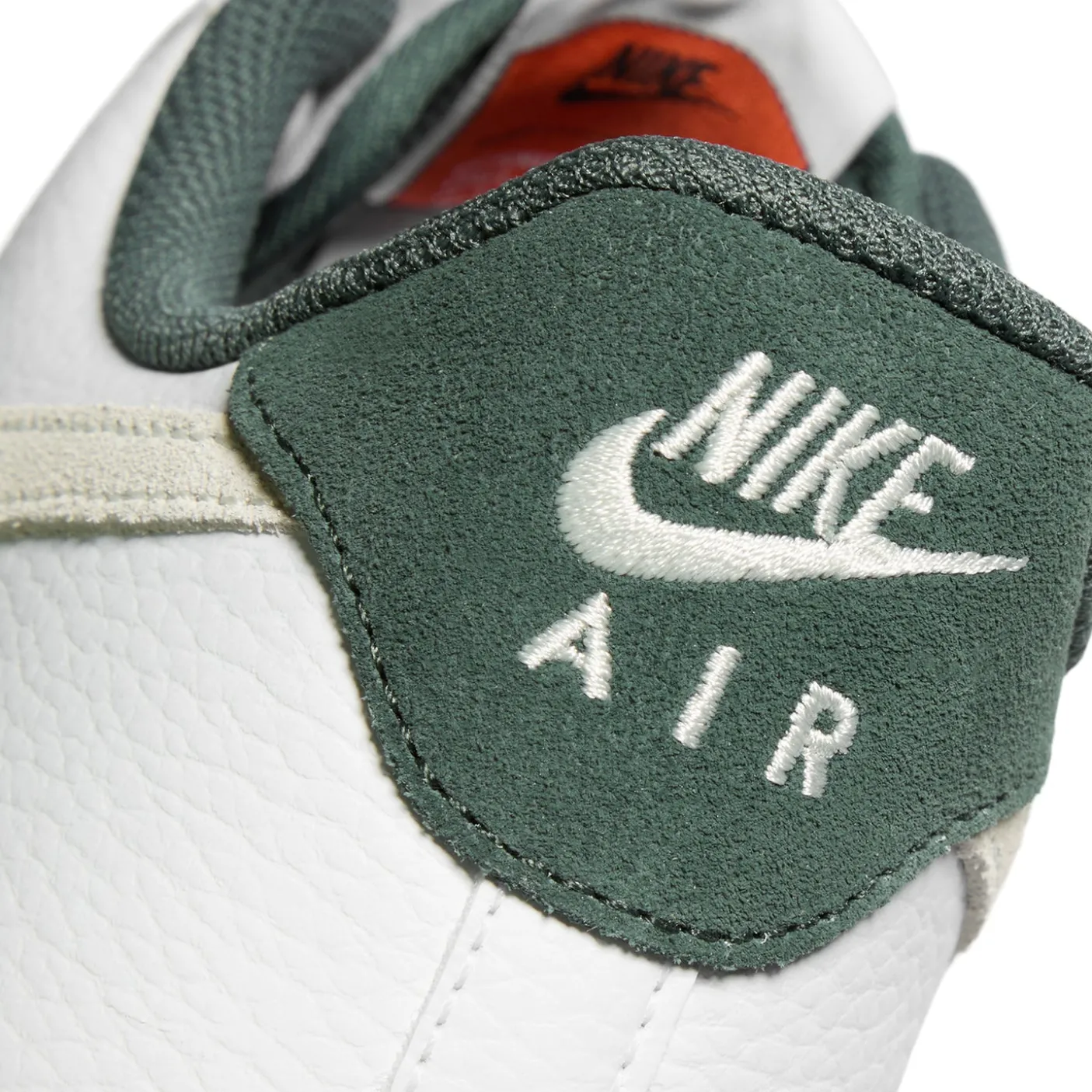 Nike Air Force 1 '07 LV8