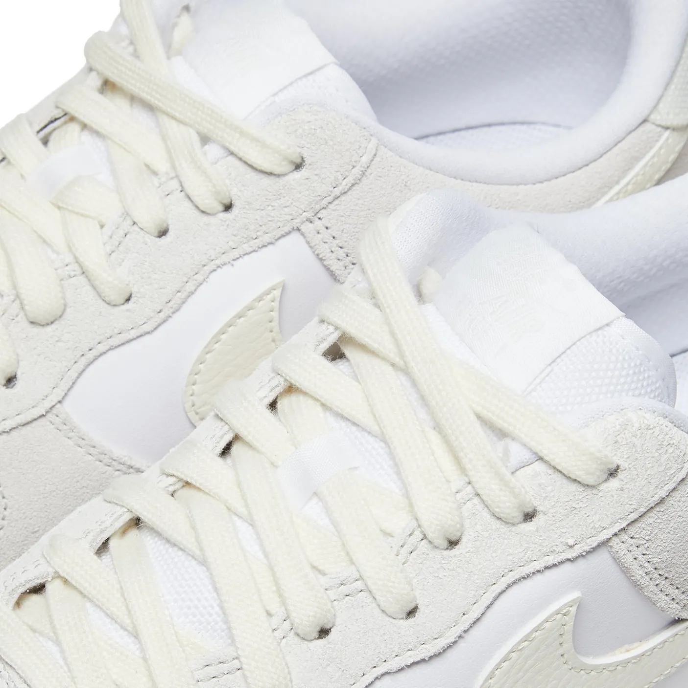 Nike Air Force LV8