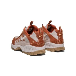 Nike Air Humara FM