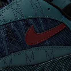 Nike Air Humara QS