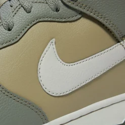 Nike Dunk Mid