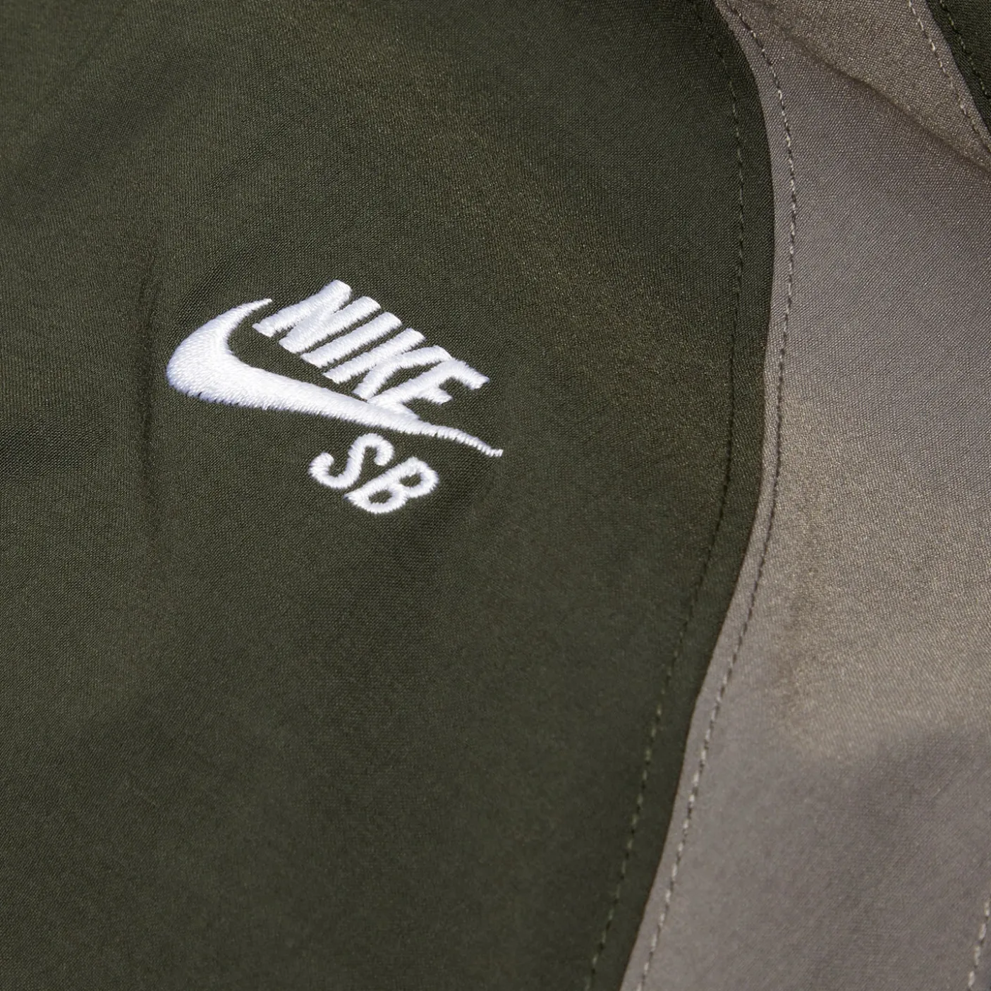 Nike SB Dri-FIT Full-Zip Woven Skate Jacket