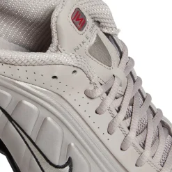 Nike Shox R4