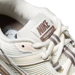 Nike Womens Zoom Vomero 5